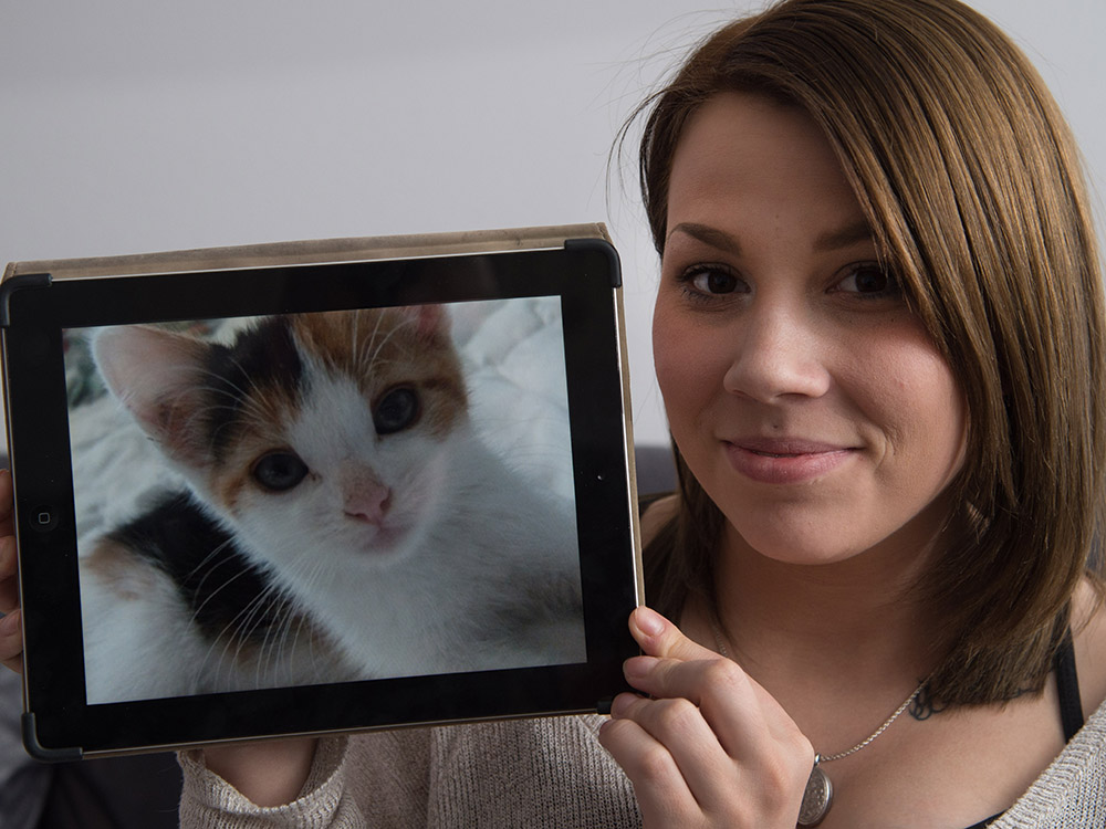 Amanda Graham poses with an image of her long missing cat Cleo. - 10920113