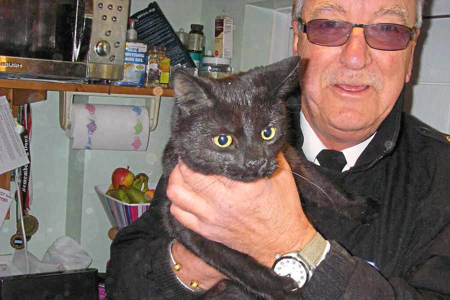 RSPCA inspector Chris Dunbar pictured with the rescued cat.